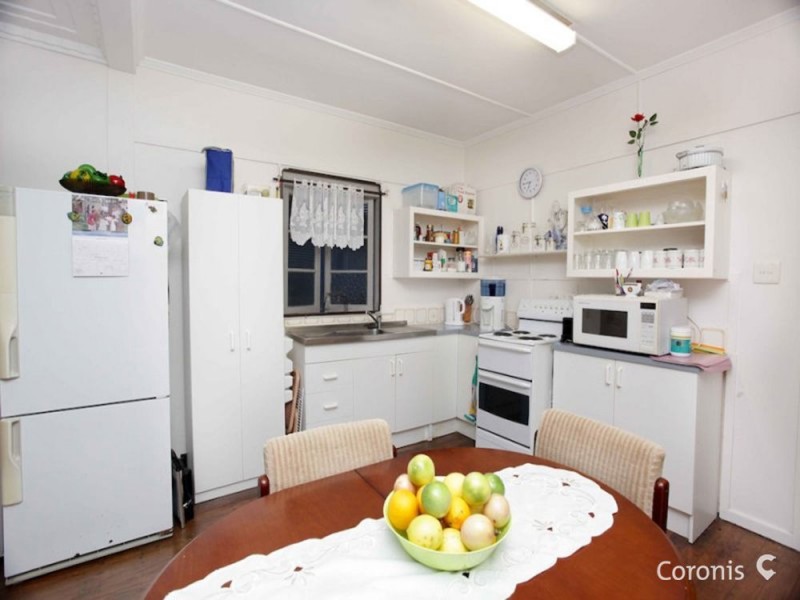 6 Fifth Avenue, Scarborough QLD 4020