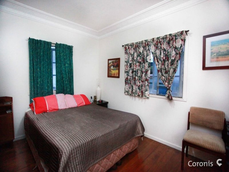 6 Fifth Avenue, Scarborough QLD 4020