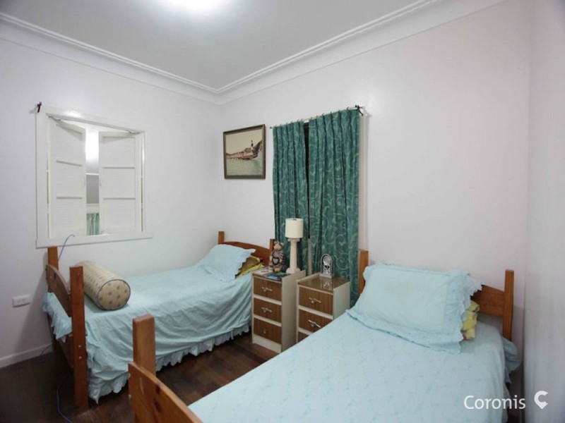 6 Fifth Avenue, Scarborough QLD 4020