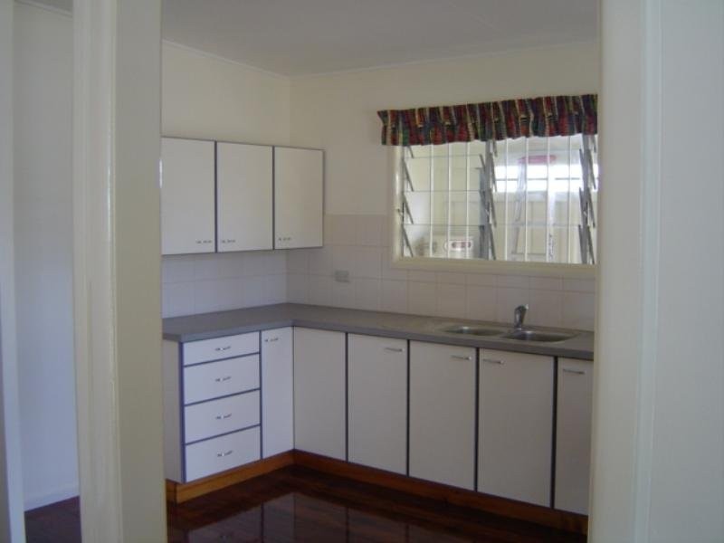 27 Marine Parade, Redcliffe QLD 4020