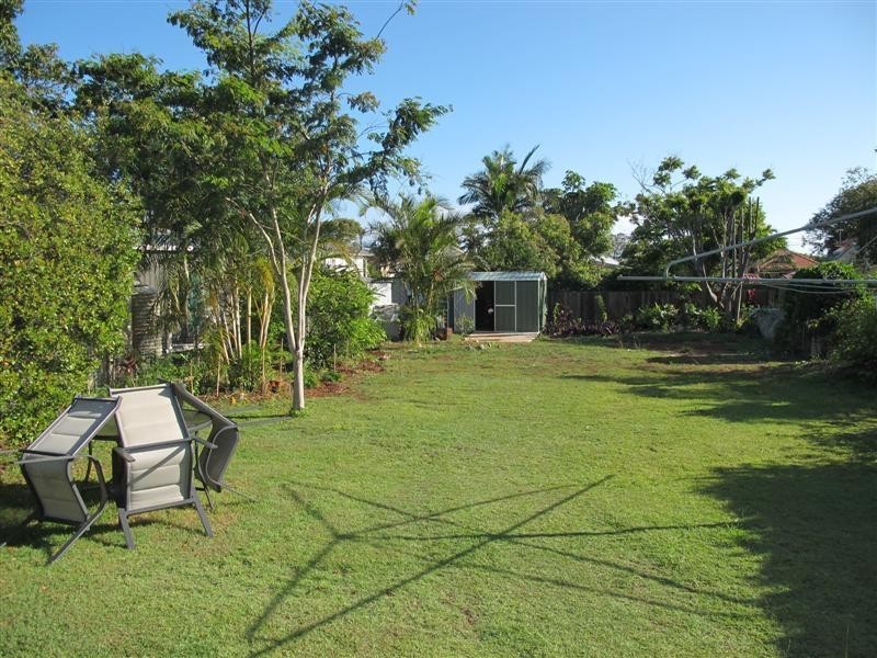6 Brighton Street, Woody Point QLD 4019