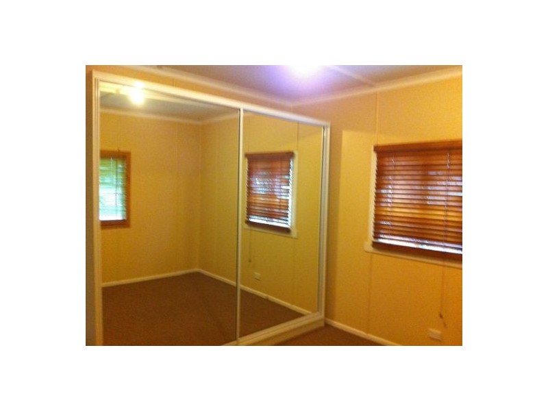 27  Crawford Street, Redcliffe QLD 4020
