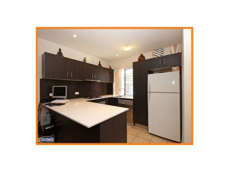 4/13 Caroline Street, Woody Point QLD 4019