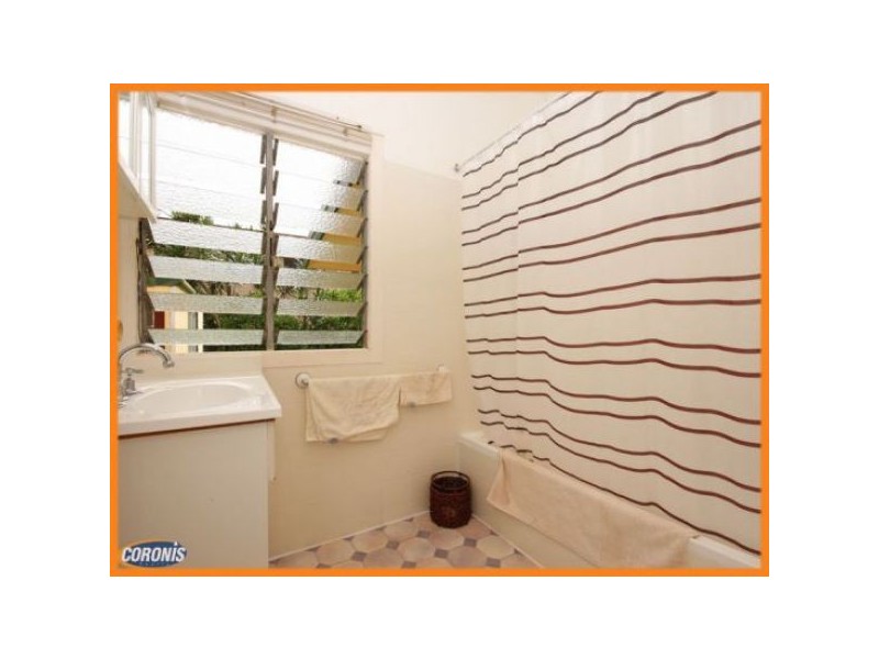 2 Herbert Street, Scarborough QLD 4020