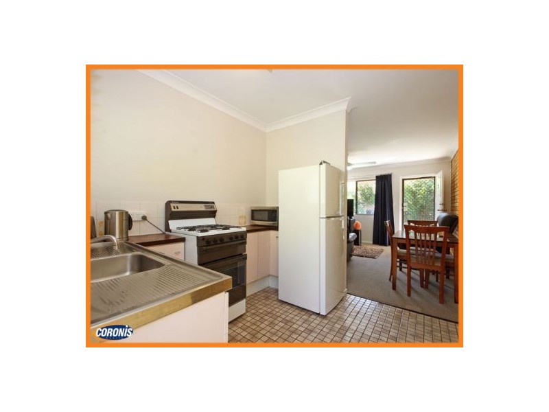 2/32 Caroline Street, Woody Point QLD 4019