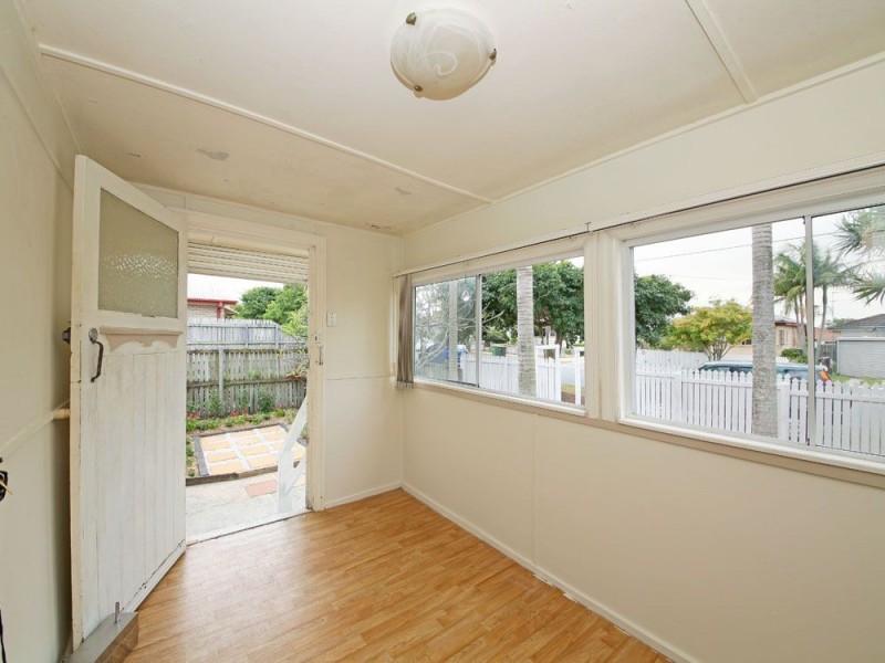 11 Tilley Street, Redcliffe QLD 4020