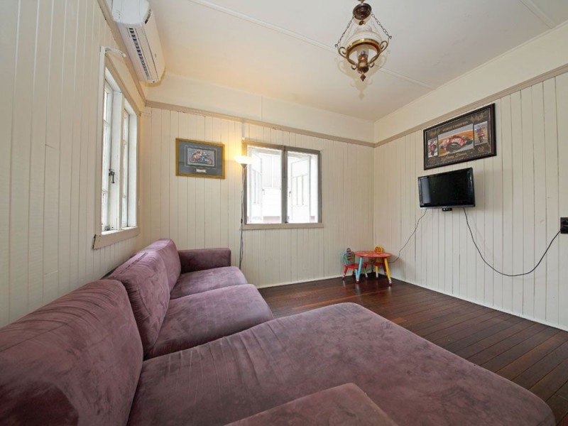 11 Tilley Street, Redcliffe QLD 4020