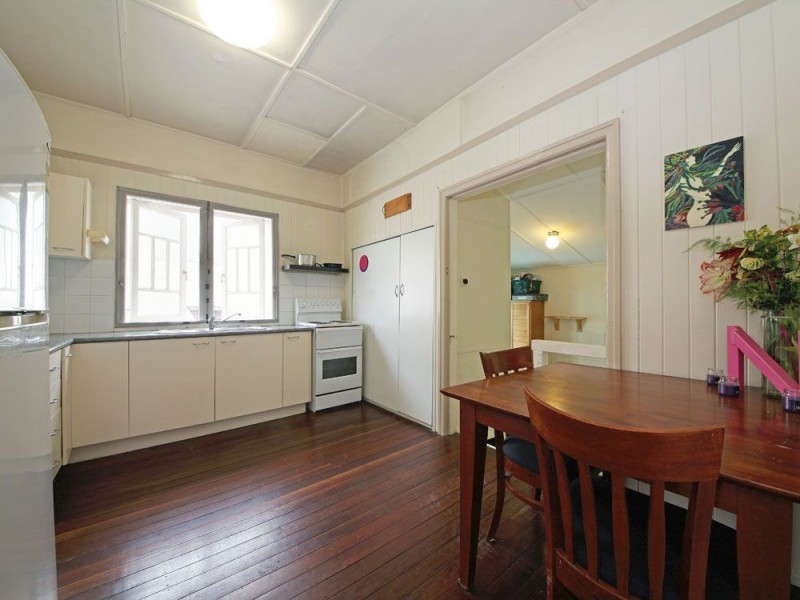 11 Tilley Street, Redcliffe QLD 4020
