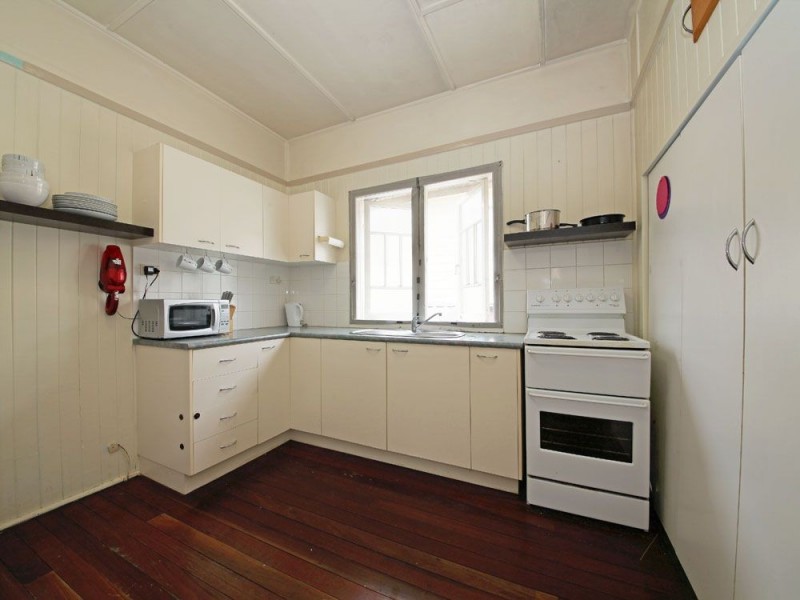 11 Tilley Street, Redcliffe QLD 4020