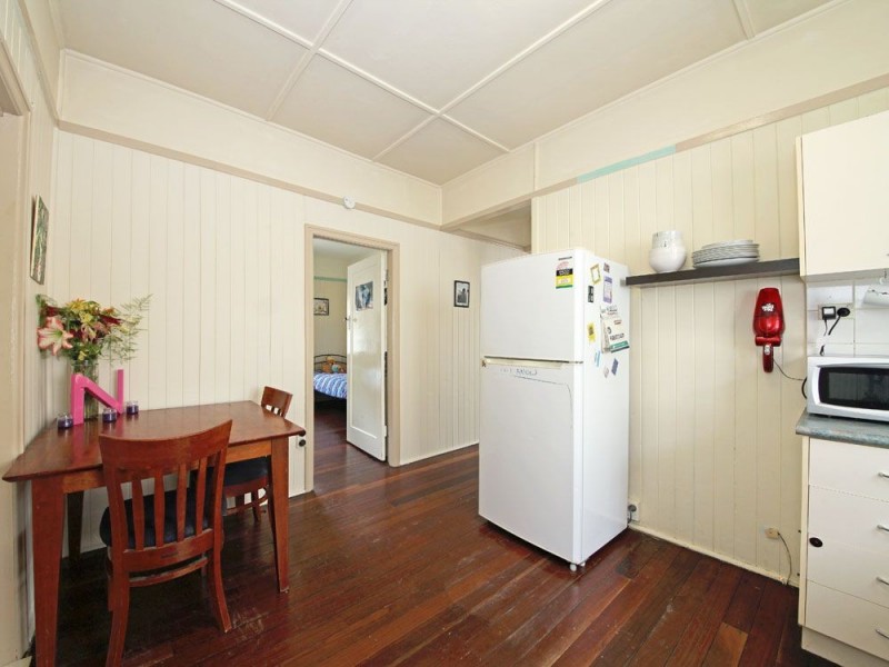 11 Tilley Street, Redcliffe QLD 4020