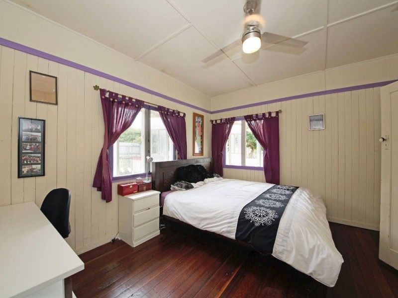 11 Tilley Street, Redcliffe QLD 4020
