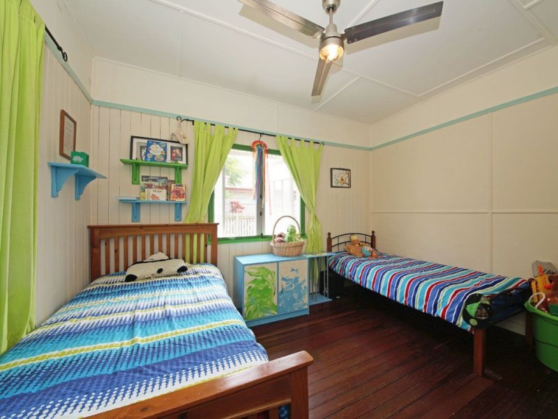 11 Tilley Street, Redcliffe QLD 4020