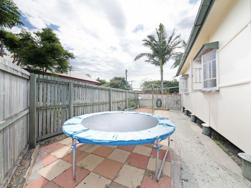 11 Tilley Street, Redcliffe QLD 4020