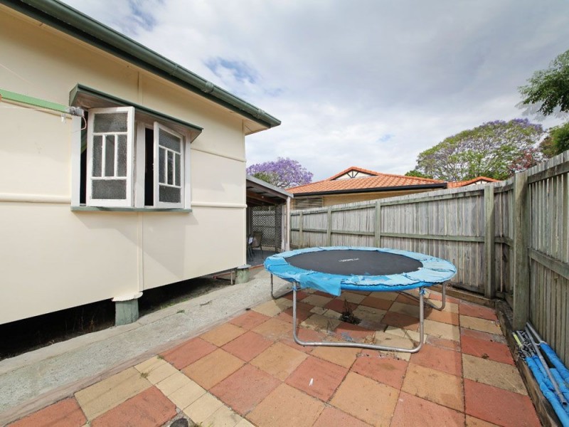 11 Tilley Street, Redcliffe QLD 4020