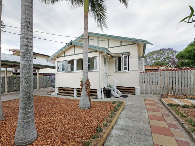 11 Tilley Street, Redcliffe QLD 4020