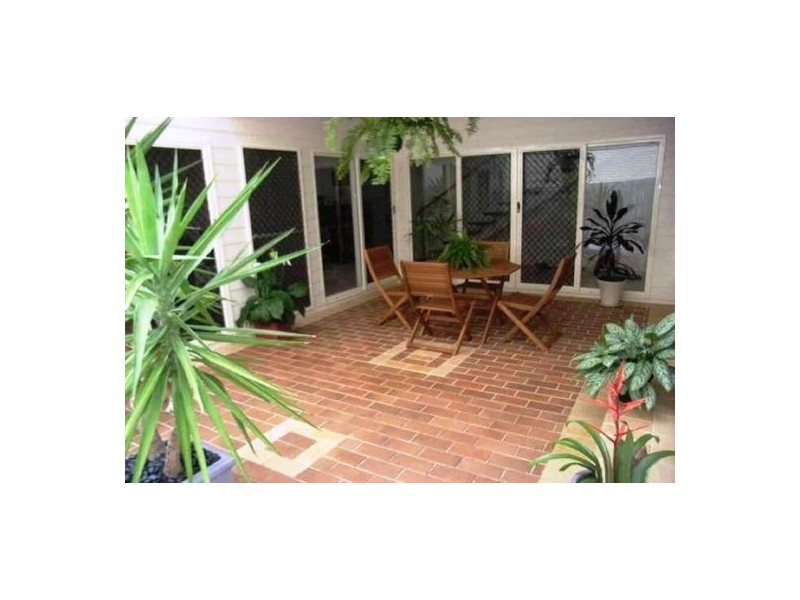 8a Brennan Street, Scarborough QLD 4020