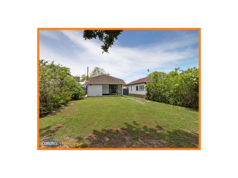23 Blakeney St, Woody Point QLD 4019