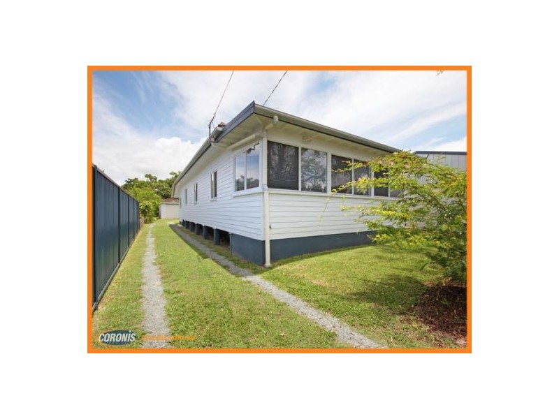 23 Blakeney St, Woody Point QLD 4019