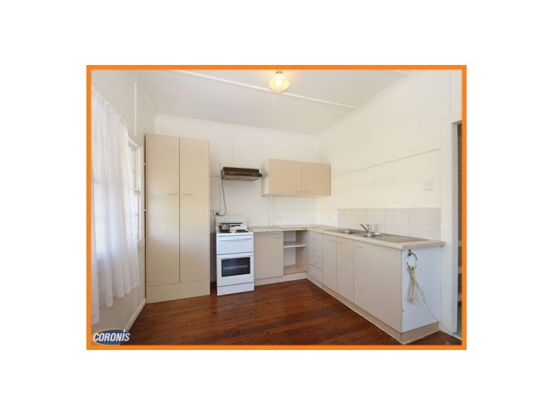 4 Caroline Street, Woody Point QLD 4019