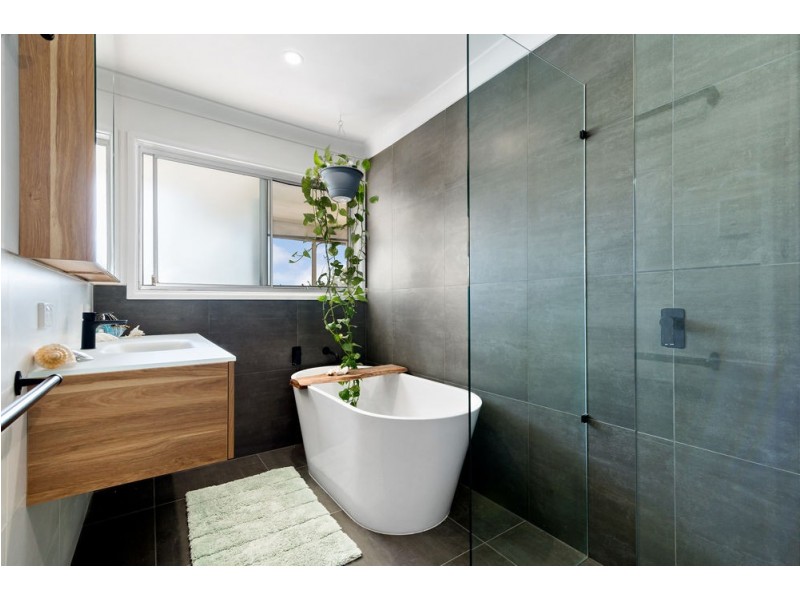 4 Cinnamon Court, Redcliffe QLD 4020