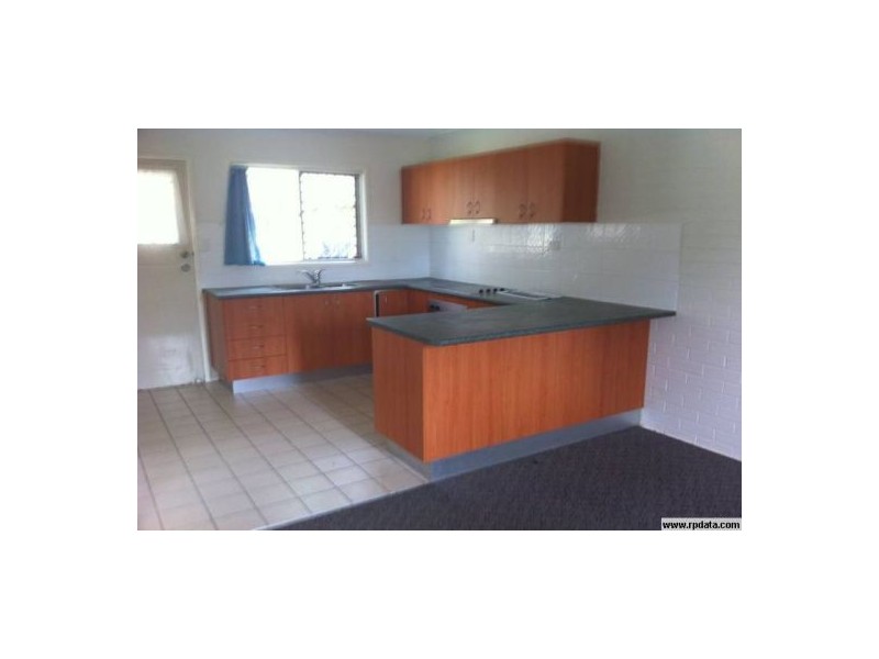 2/109 Prince Edward Parade, Scarborough QLD 4020