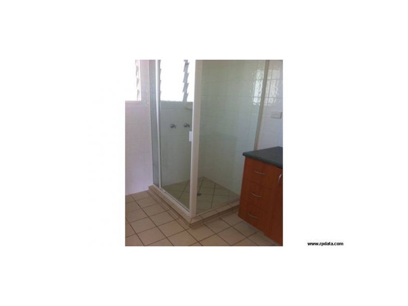 2/109 Prince Edward Parade, Scarborough QLD 4020