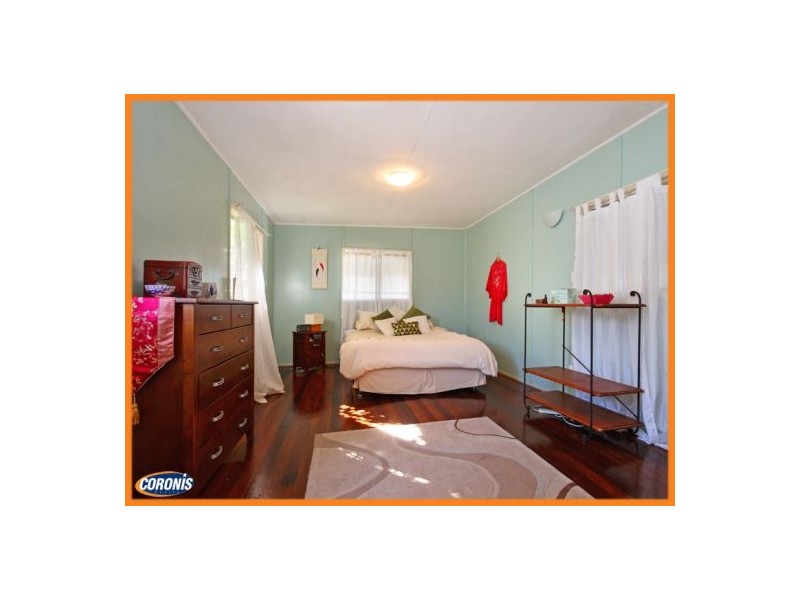 18 Bell Street, Woody Point QLD 4019