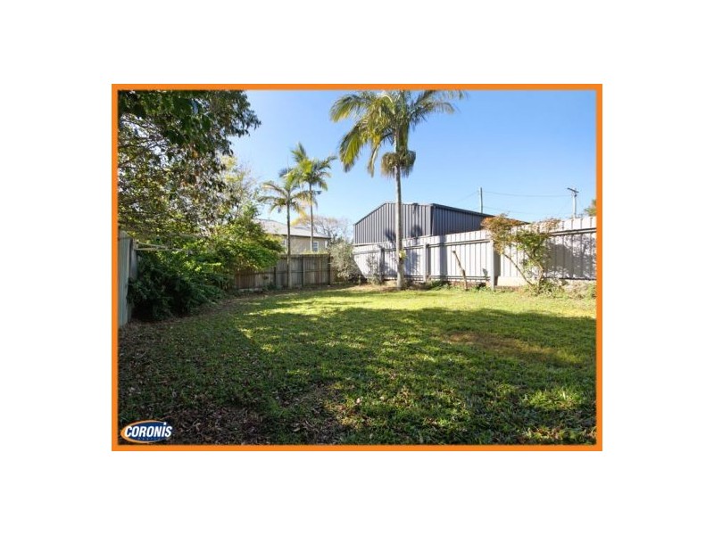 18 Bell Street, Woody Point QLD 4019
