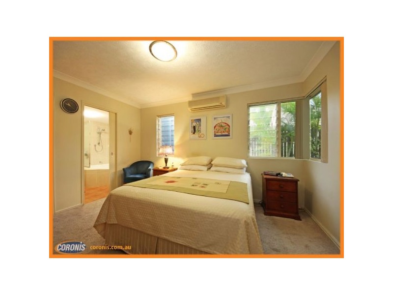 1/55 Landsborough Avenue, Scarborough QLD 4020