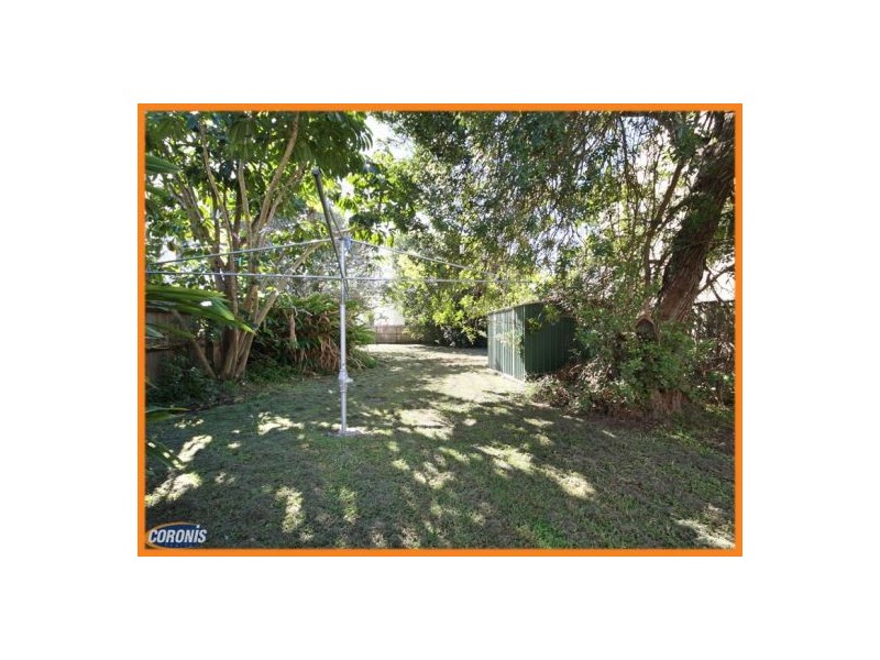 6 Caroline Street, Woody Point QLD 4019