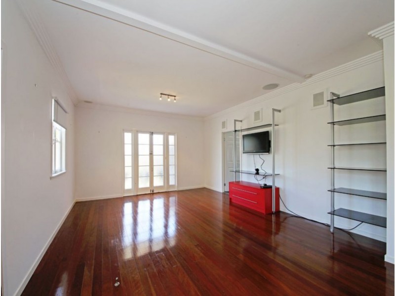 4 Garnet Street, Scarborough QLD 4020