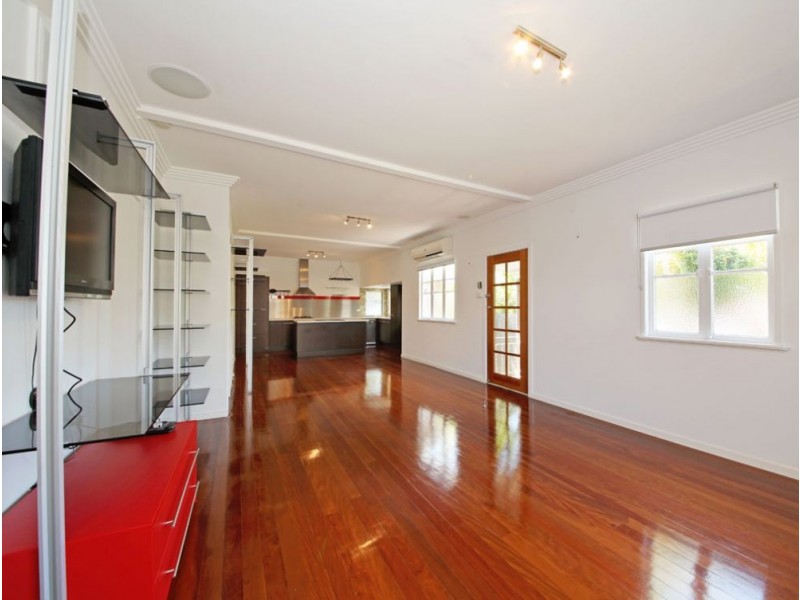 4 Garnet Street, Scarborough QLD 4020