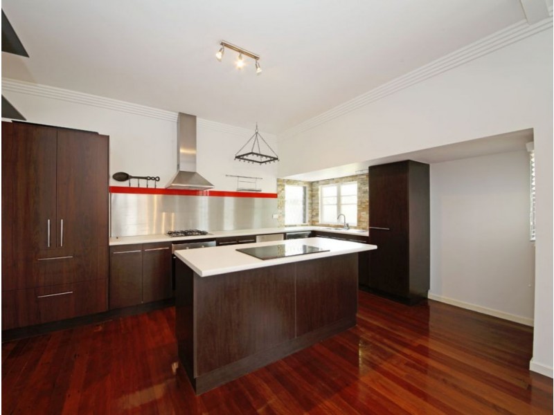 4 Garnet Street, Scarborough QLD 4020