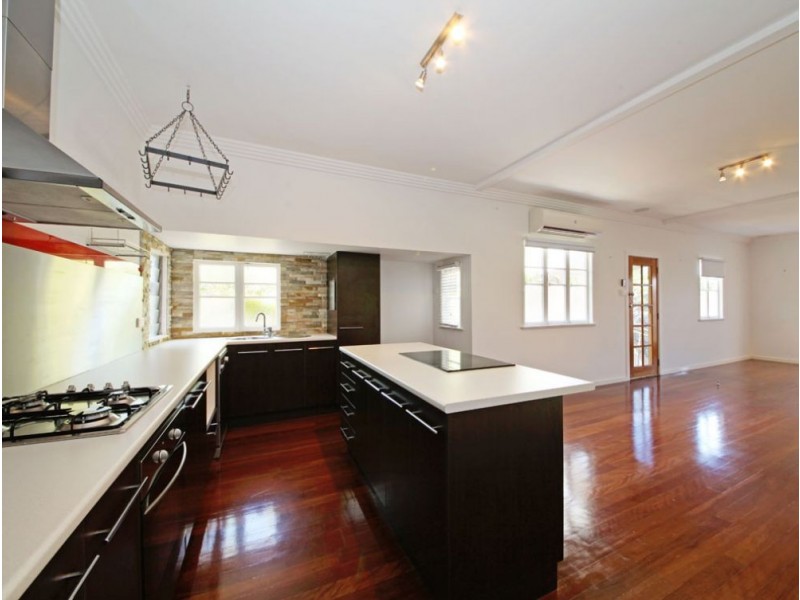 4 Garnet Street, Scarborough QLD 4020