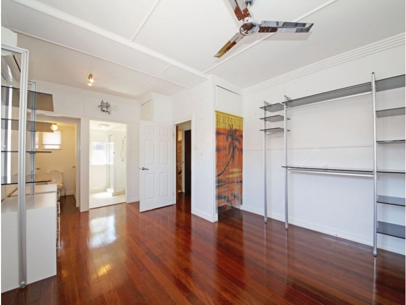 4 Garnet Street, Scarborough QLD 4020