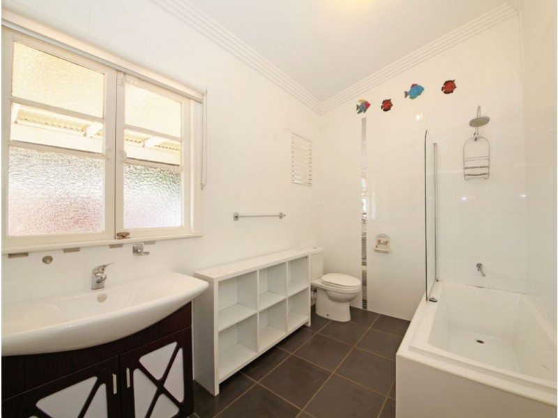 4 Garnet Street, Scarborough QLD 4020