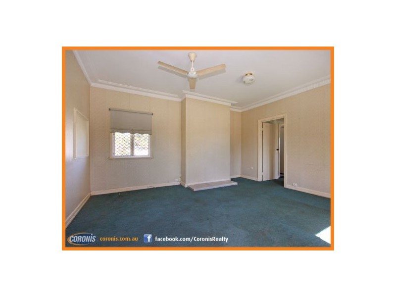 33 Scarborough Road, Redcliffe QLD 4020