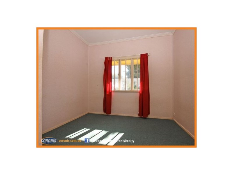 33 Scarborough Road, Redcliffe QLD 4020