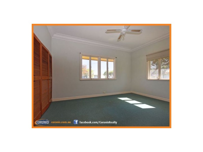 33 Scarborough Road, Redcliffe QLD 4020