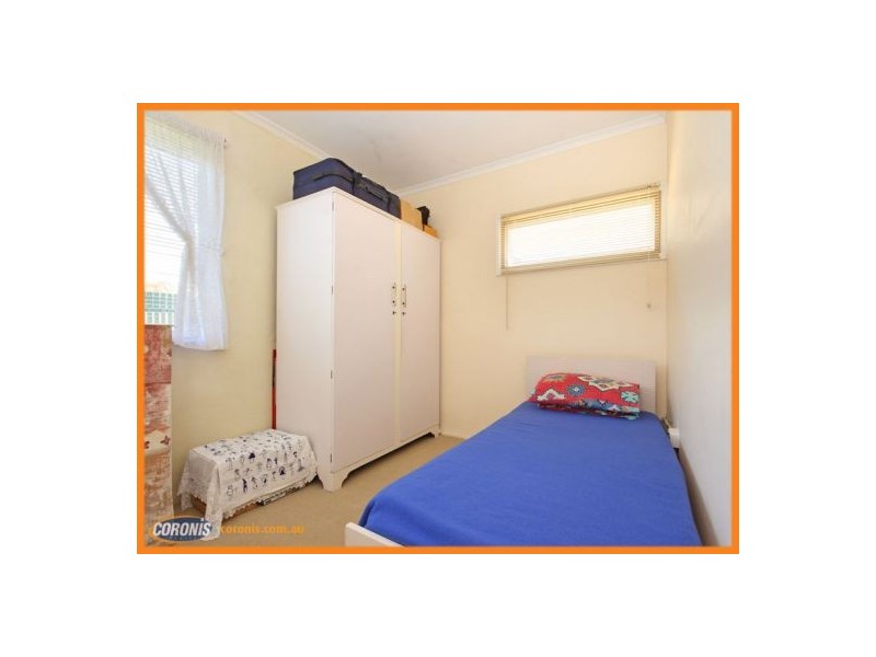 1/4 Longland Street, Redcliffe QLD 4020