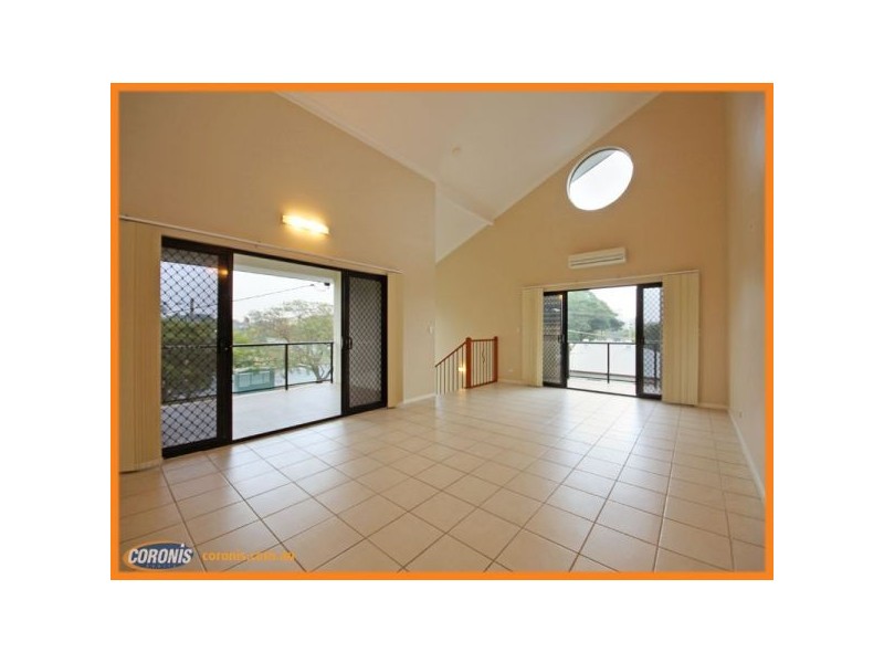 2/12 Landsborough Avenue, Scarborough QLD 4020