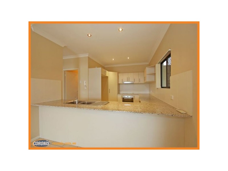 2/12 Landsborough Avenue, Scarborough QLD 4020