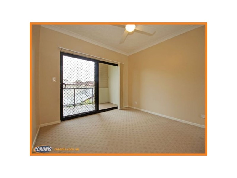 2/12 Landsborough Avenue, Scarborough QLD 4020