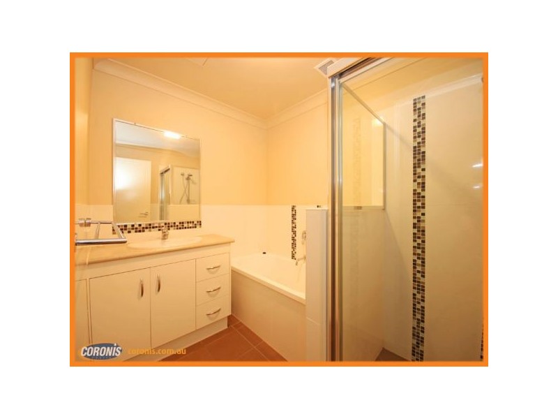 2/12 Landsborough Avenue, Scarborough QLD 4020