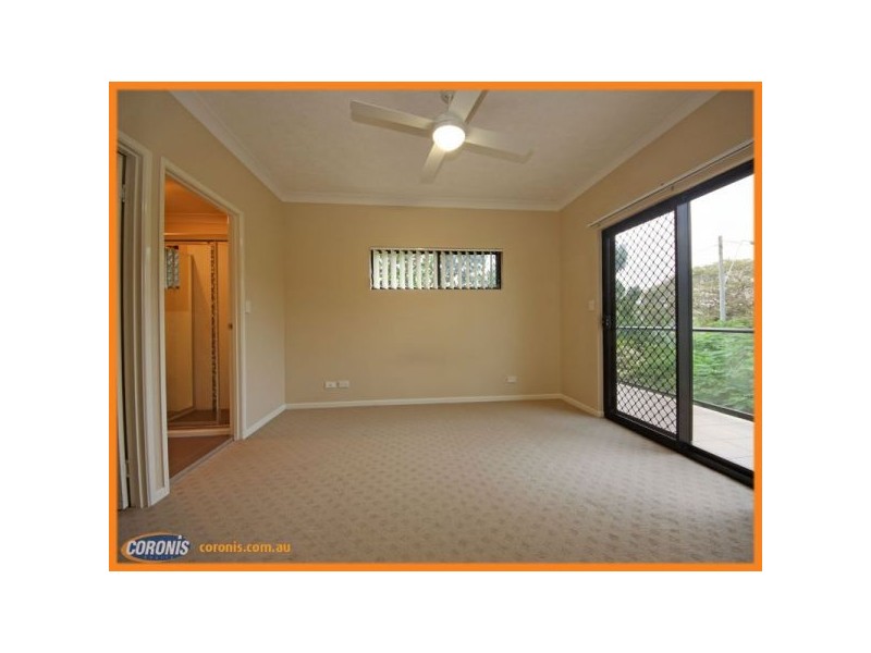 2/12 Landsborough Avenue, Scarborough QLD 4020