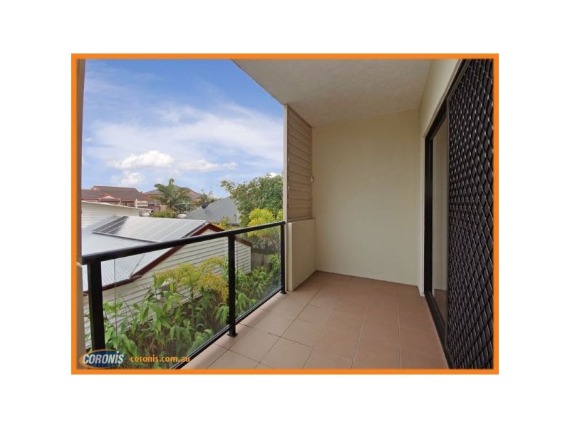 2/12 Landsborough Avenue, Scarborough QLD 4020