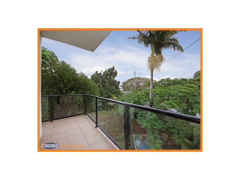 2/12 Landsborough Avenue, Scarborough QLD 4020
