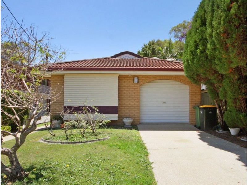 18 Lilla Street, Woody Point QLD 4019