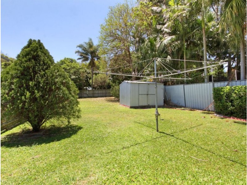 18 Lilla Street, Woody Point QLD 4019