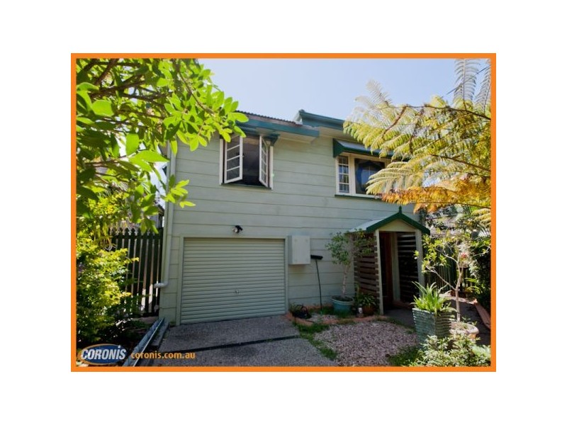 17 McLennan Street, Woody Point QLD 4019